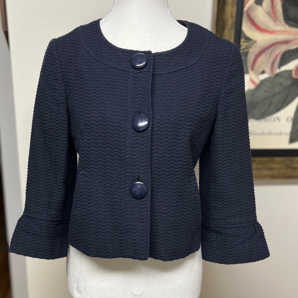 Ann Taylor Navy Jacket, EUC, sz 0, P-P 18”,
No pulls, long sleeve flair cuff
